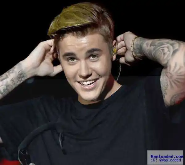 OMG! Justin Bieber Falls Off Stage During Concert - Watch VIDEO!